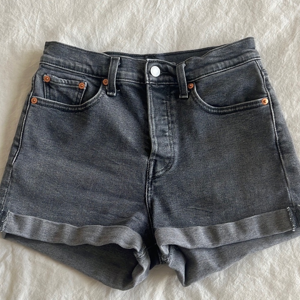 Levi’s Wedgie fit short. Size 26. Hardly worn.